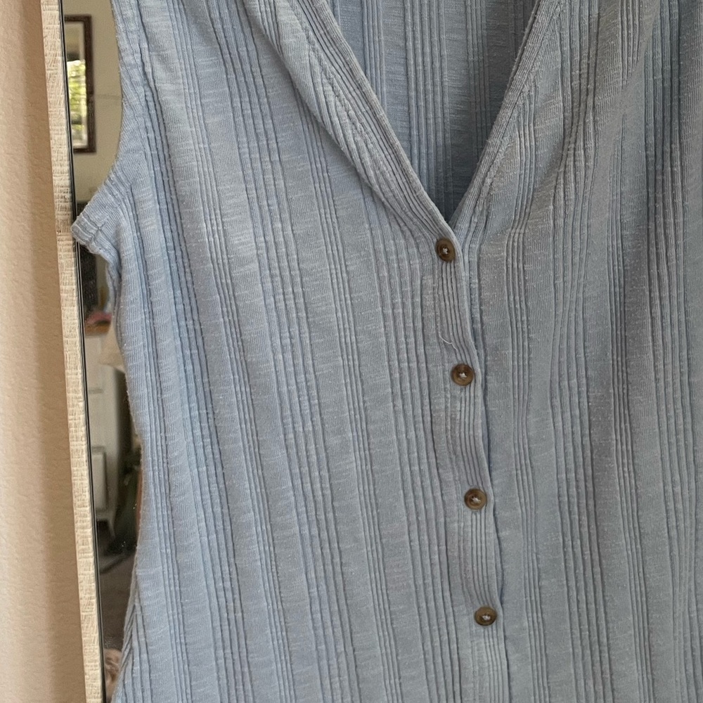 Universal Thread Light Blue Ribbed Button-Front Tank - Picture 3 of 4